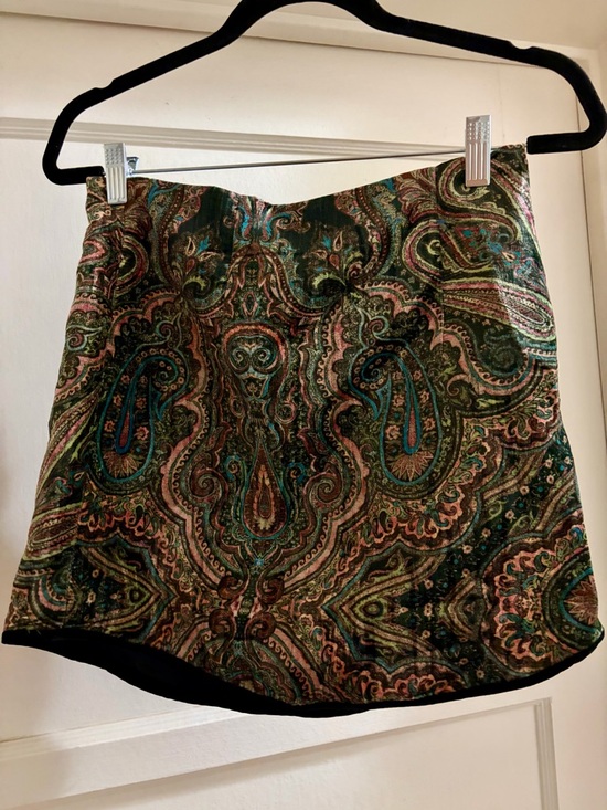 Zara Dresses & Skirts - Zara Paisley Mini Skirt in Green and Pink